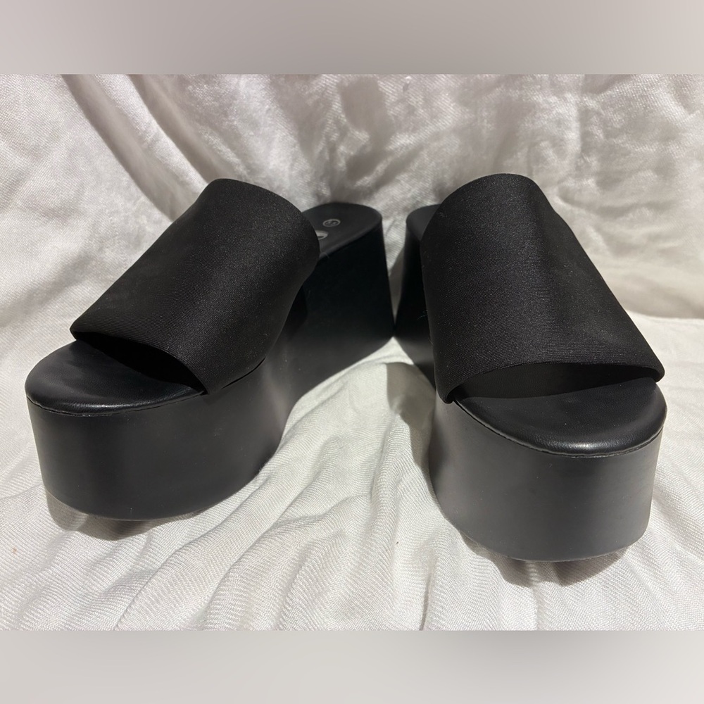Black Platform Slide Sandals, 3.5” Heel, Fabric Upper, SHEIN Like New, sz 5.5
